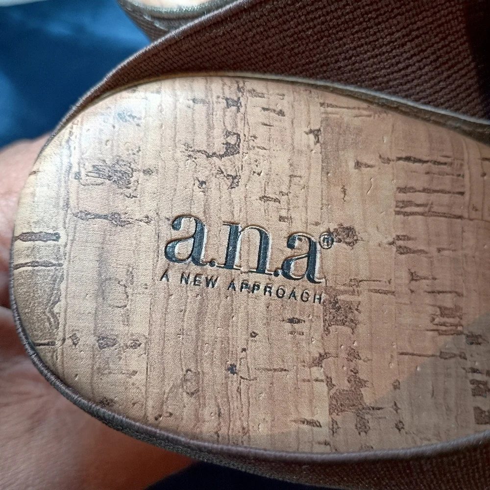 a.n.a. Women's Lexi Wedge Sandal Size 7.5 M
